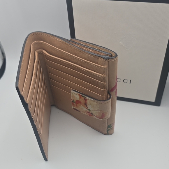 Gucci Elegant Bloom Pink Floral Women's Bi-fold Wallet (EUC)(BOX)(COA)✨️💖✨️ - Picture 10 of 16